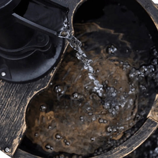 Fântână cu design pompă de puț